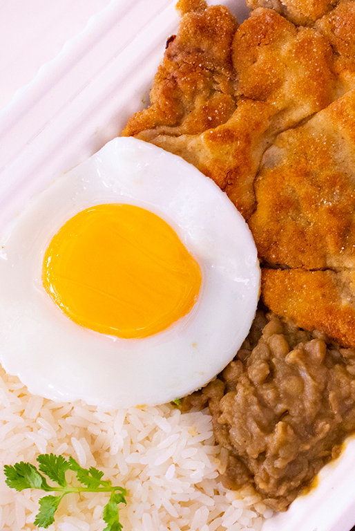 Bisteck apanado con arroz y lentejas