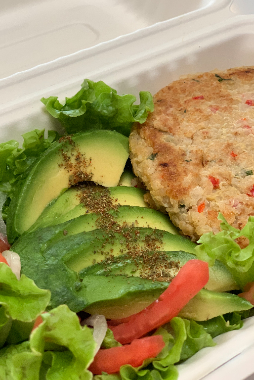 Hamburguesa de Quinua Orgánica con ensalada fresca